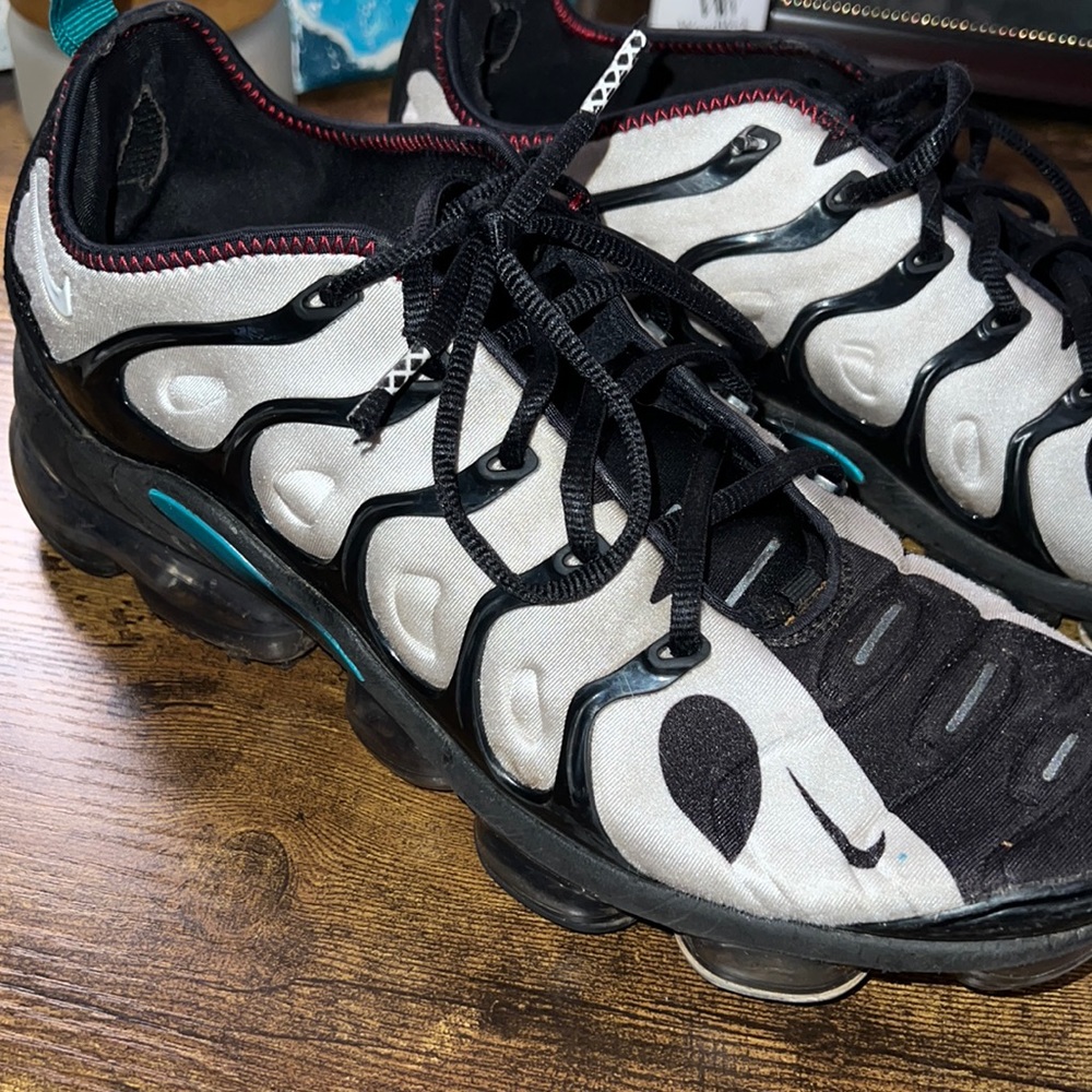These shoes have been worn alot, but are very stylish shoes.